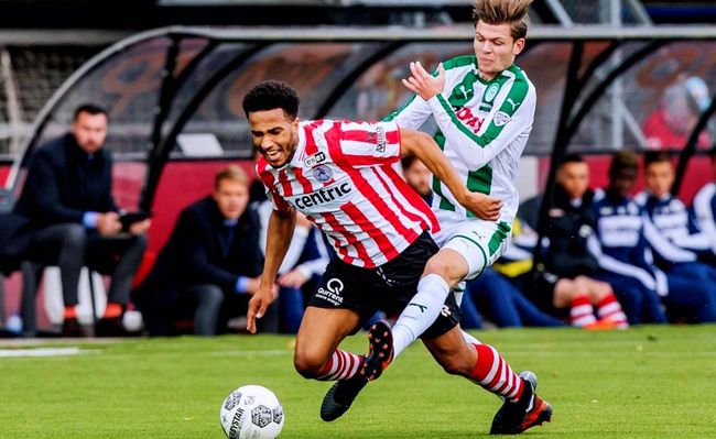 他用持球推 他用持球推